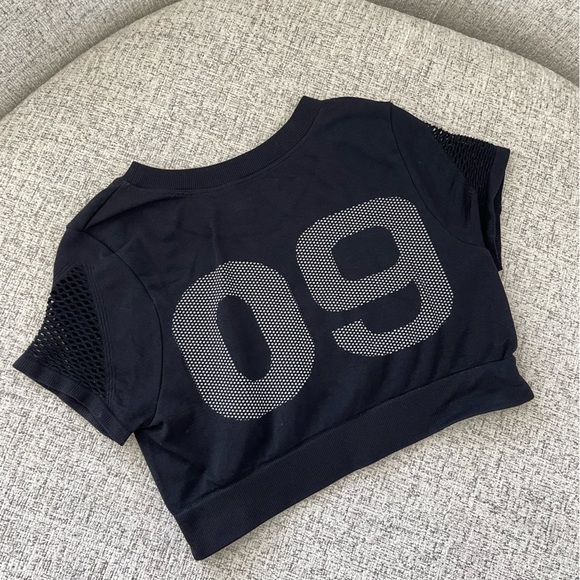 Black Cropped Workout T Shirt - Picture 2 of 3